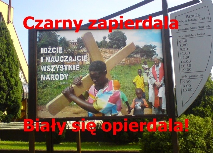 Ksiądz krzyża nie nosi.