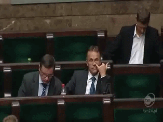 CZEGO ON TAM SZUKA???