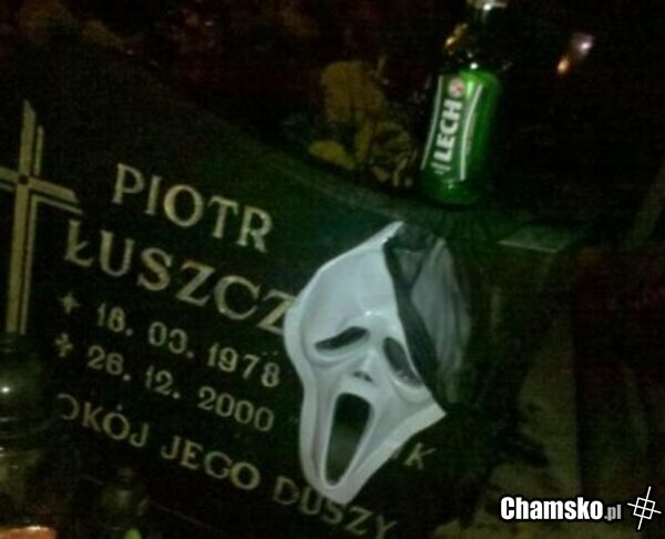 Ozdobienie grobu Magika