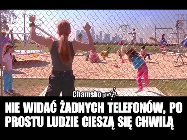 Ludzie cieszący się chwilą