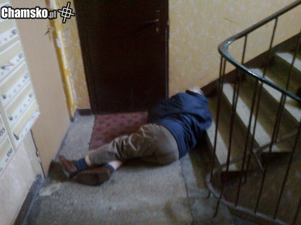 Gdy małżonka nie chce wpuścić do domu swojego męża, to chuj jej w oko!