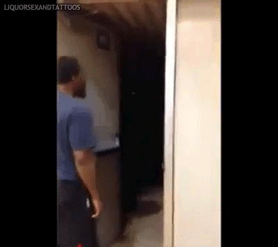 - Puk puk - kto tam? - Kurwa krzesło!