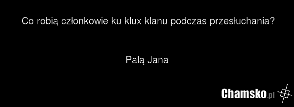 Co robią członkowie ku klux klanu podczas przesłuchania? Palą Jana